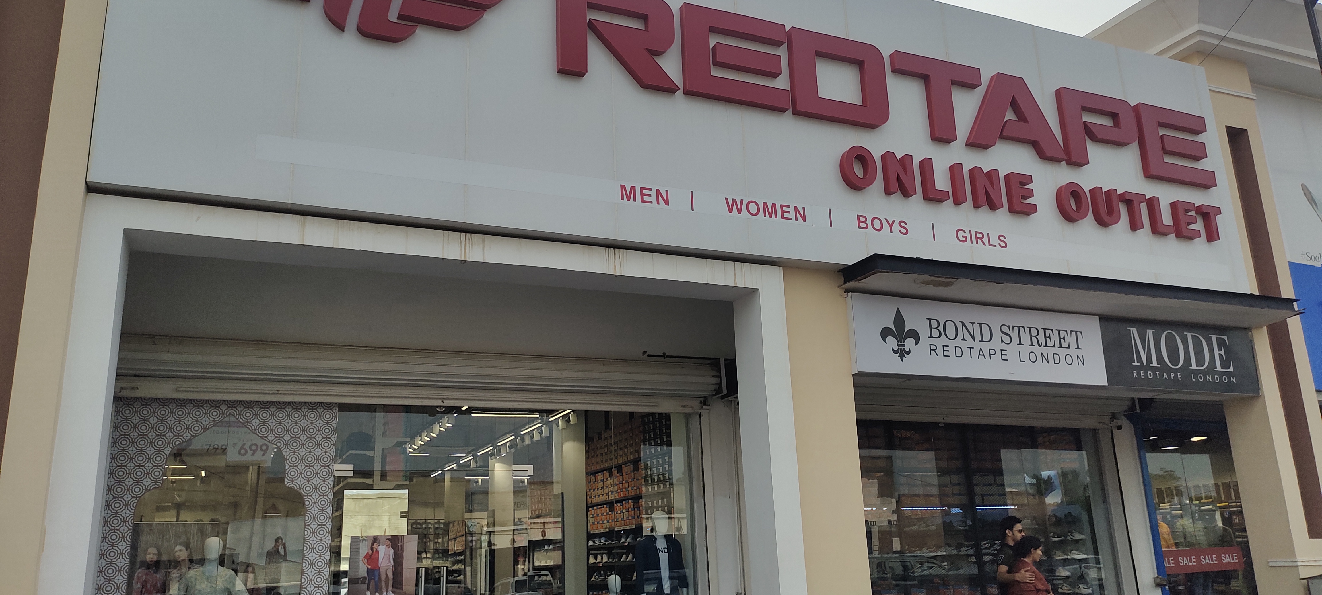 Red Tape Store Experience in Ridhi Sidhi, Sri Ganganagar: Quality Footwear and Clothing