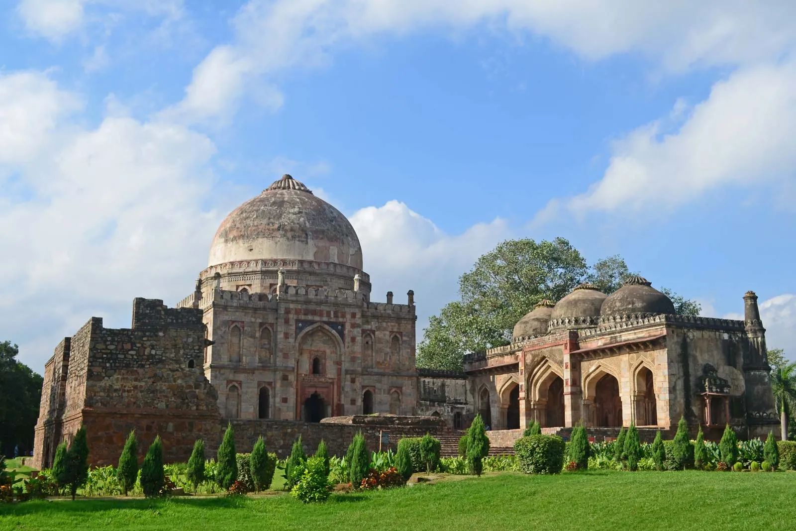 Bara-Gumbad-mosque-Lodi-Gardens-Delhi