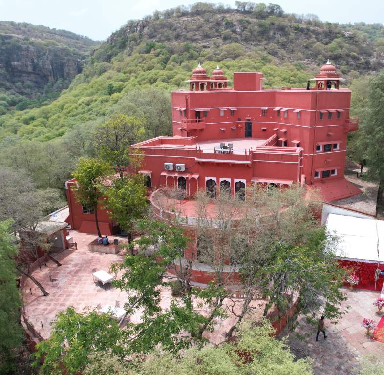 Discover Tranquil Luxury at Hotel Castle Jhoomar Baori in Ranthambore