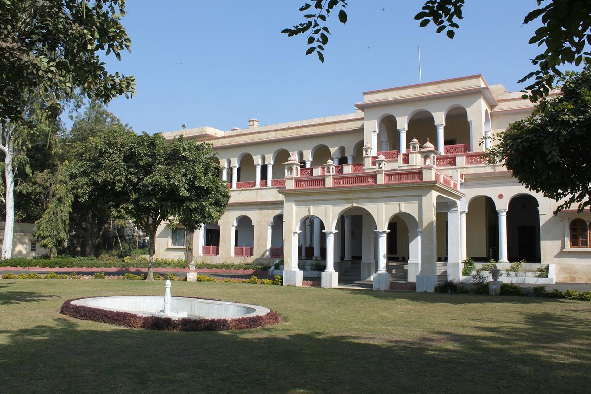 Hotel Khasa Kothi Review: A Blend of Heritage Charm and Convenience