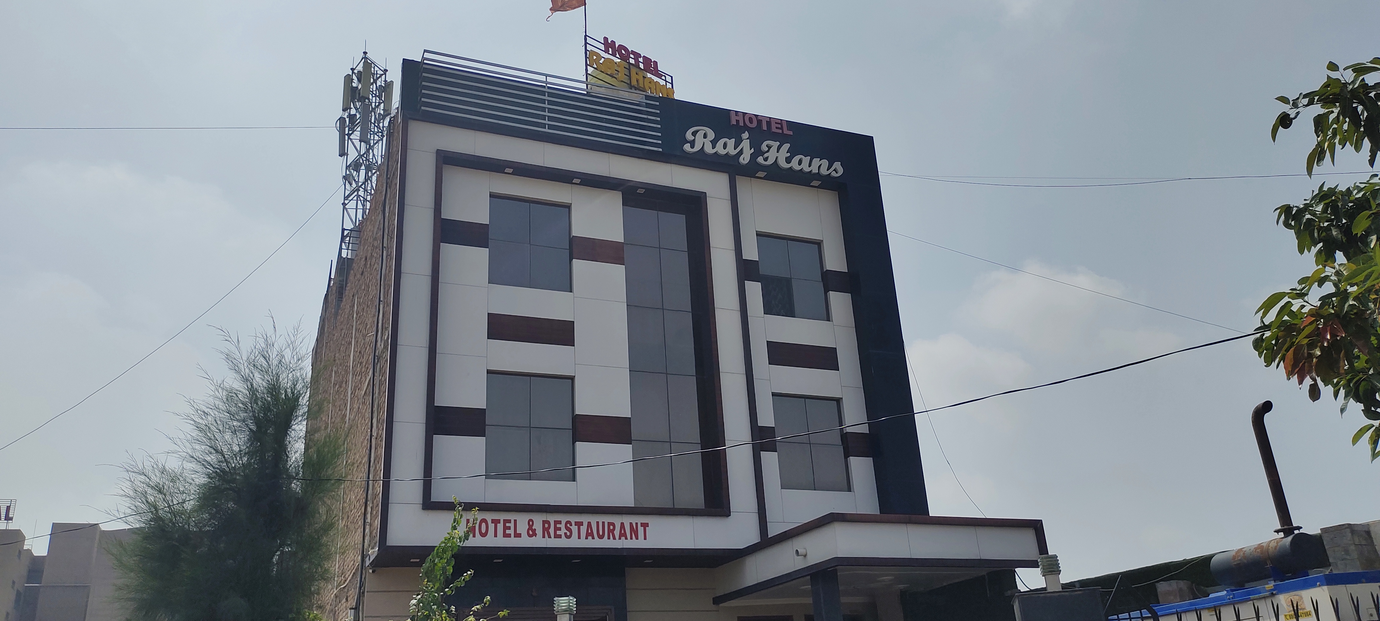 Hotel Raj Hans Review - A Mixed Bag of Experiences in Sri Ganganagar