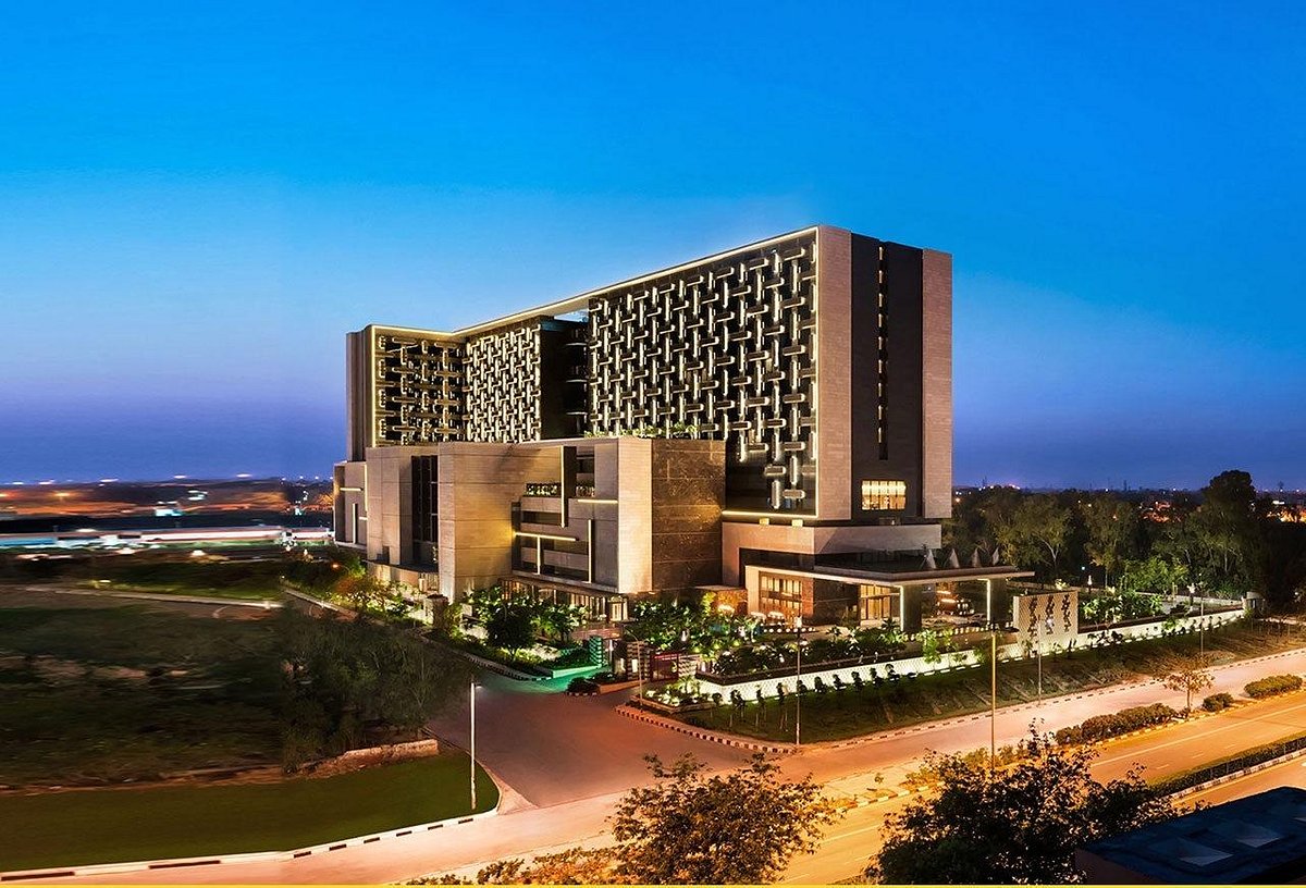 Luxurious Stay at The Leela Ambience Convention Hotel Delhi - Detailed Review